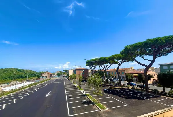 immagine dell'area a parcheggio/mercato