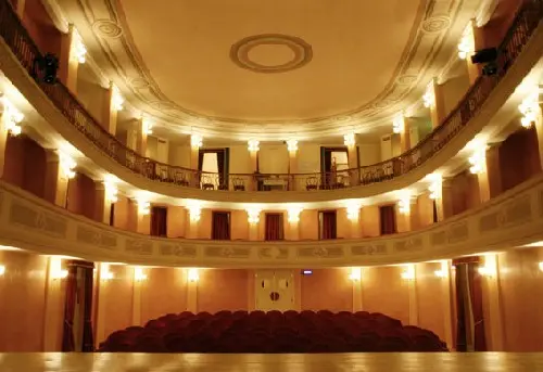 interno teatro roma