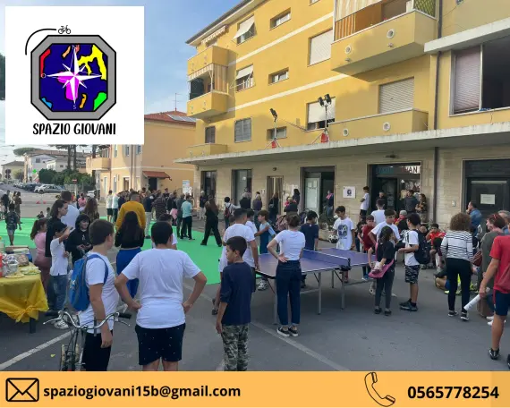 immagine di giochi di fronte allo spazio giovani