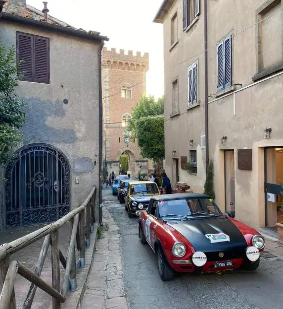 immagine di auto a Bolgheri immagine di auto a Bolgheri